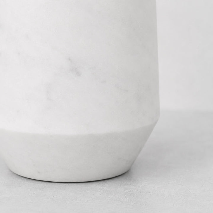 NEO VASE  |  WHITE MARBLE