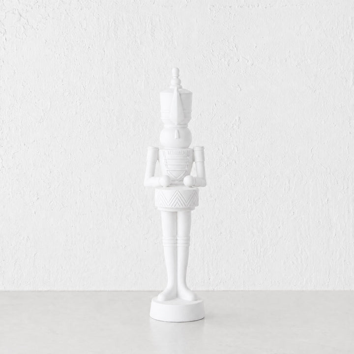 NUTCRACKER WITH DRUM TABLE DECORATION  |  38CM  |  WHITE RESIN