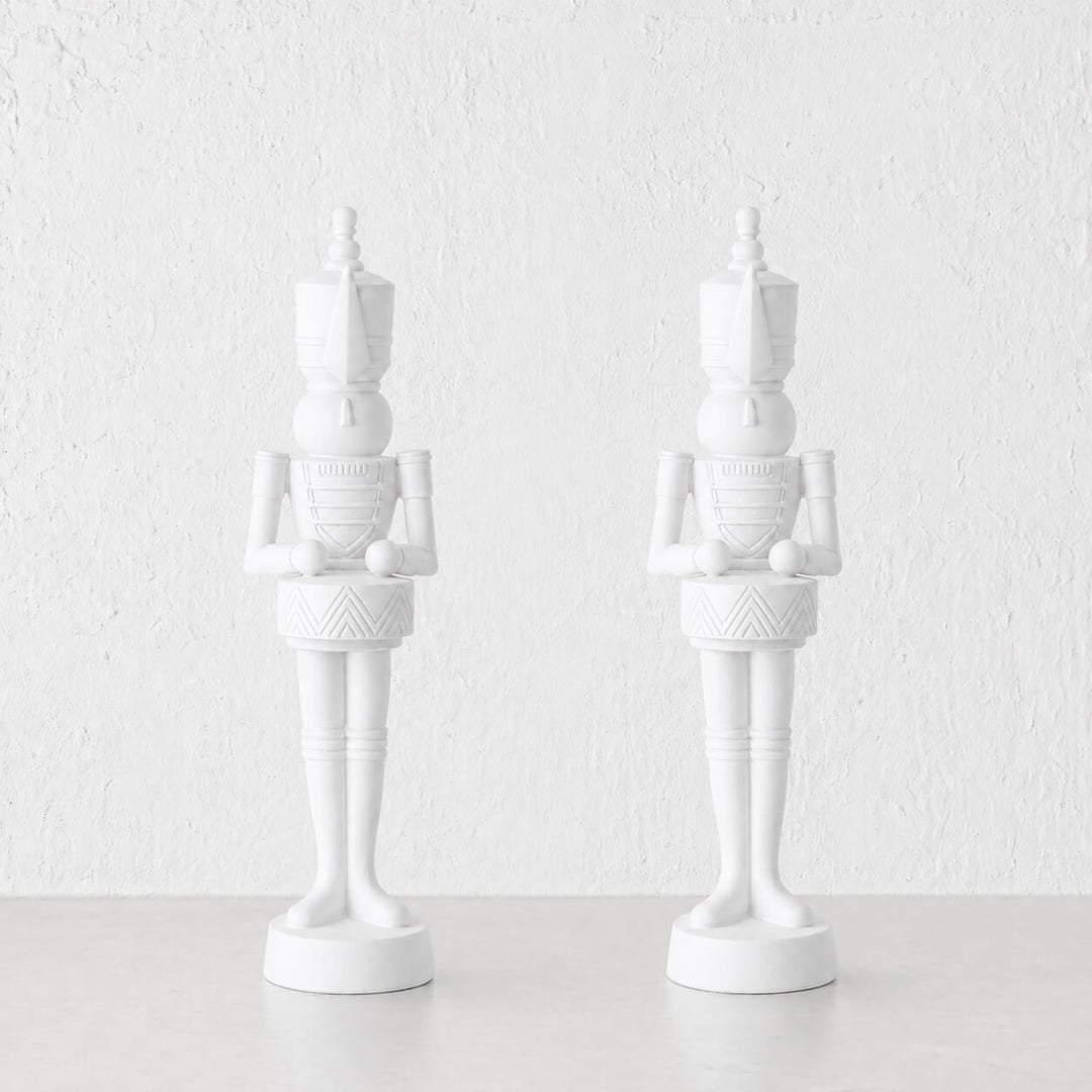 NUTCRACKER WITH DRUM TABLE DECORATION  |  38CM  |  WHITE RESIN
