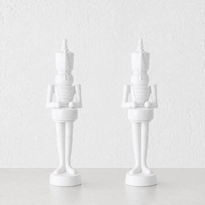 NUTCRACKER WITH DRUM TABLE DECORATION  |  38CM  |  WHITE RESIN