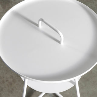 PALOMA SIDE TABLE WITH HANDLE CLOSE UP | WHITE