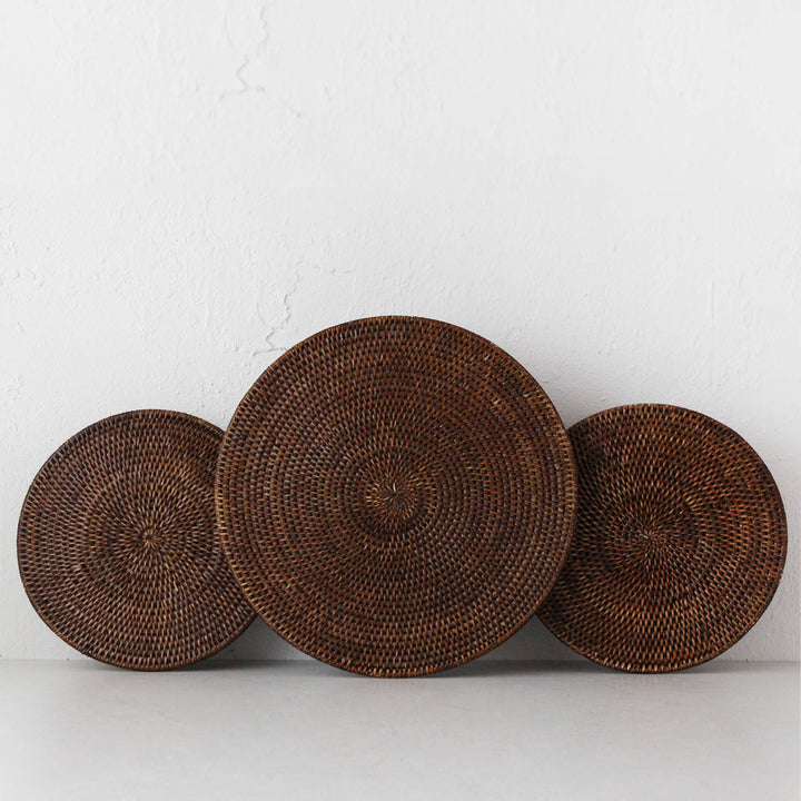 PAUME RATTAN FOOTED PLATE  |  ANTIQUE BROWN RATTAN