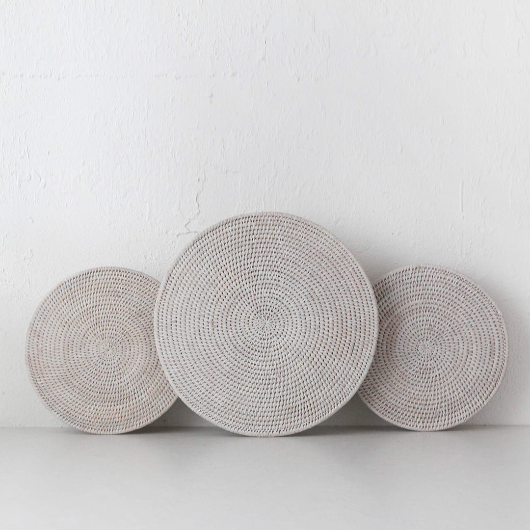 PAUME RATTAN FOOTED PLATE  |  WHITE WASH RATTAN