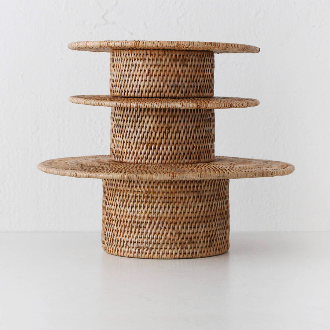 PAUME RATTAN FOOTED PLATE  |  NATURAL RATTAN