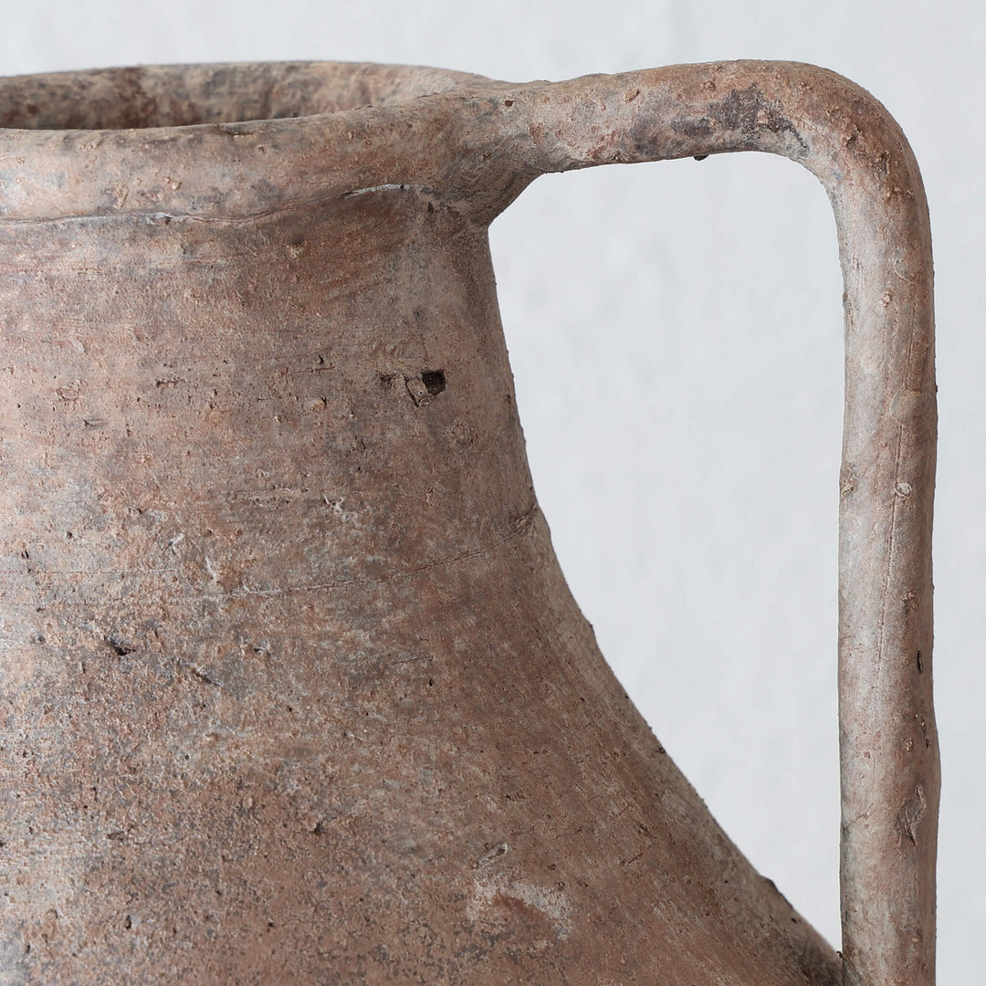 PIMONTE TERRACOTTA URN  |  CLOSE UP