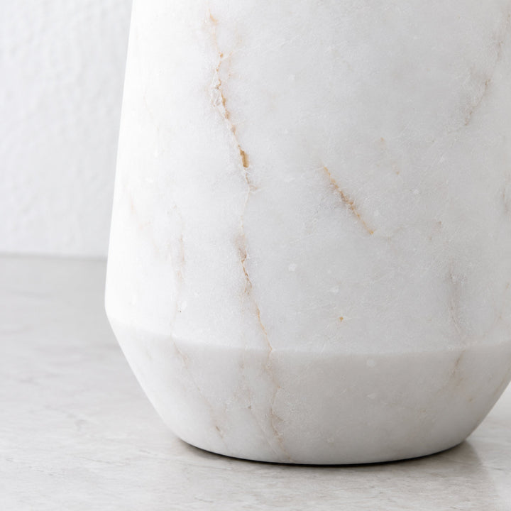 PISANI VASE  |  WHITE MARBLE