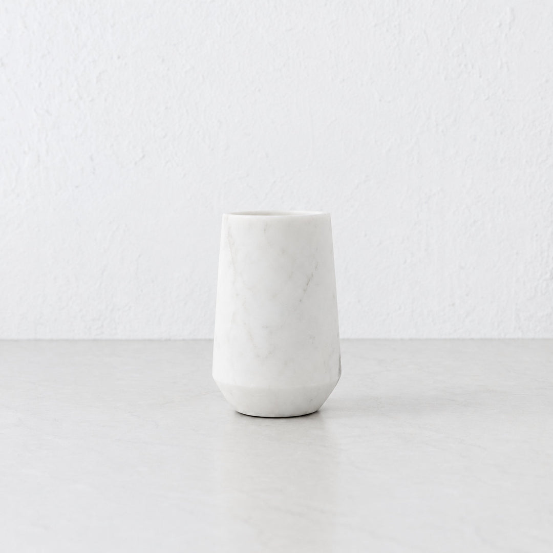 PISANI VASE  |  WHITE MARBLE