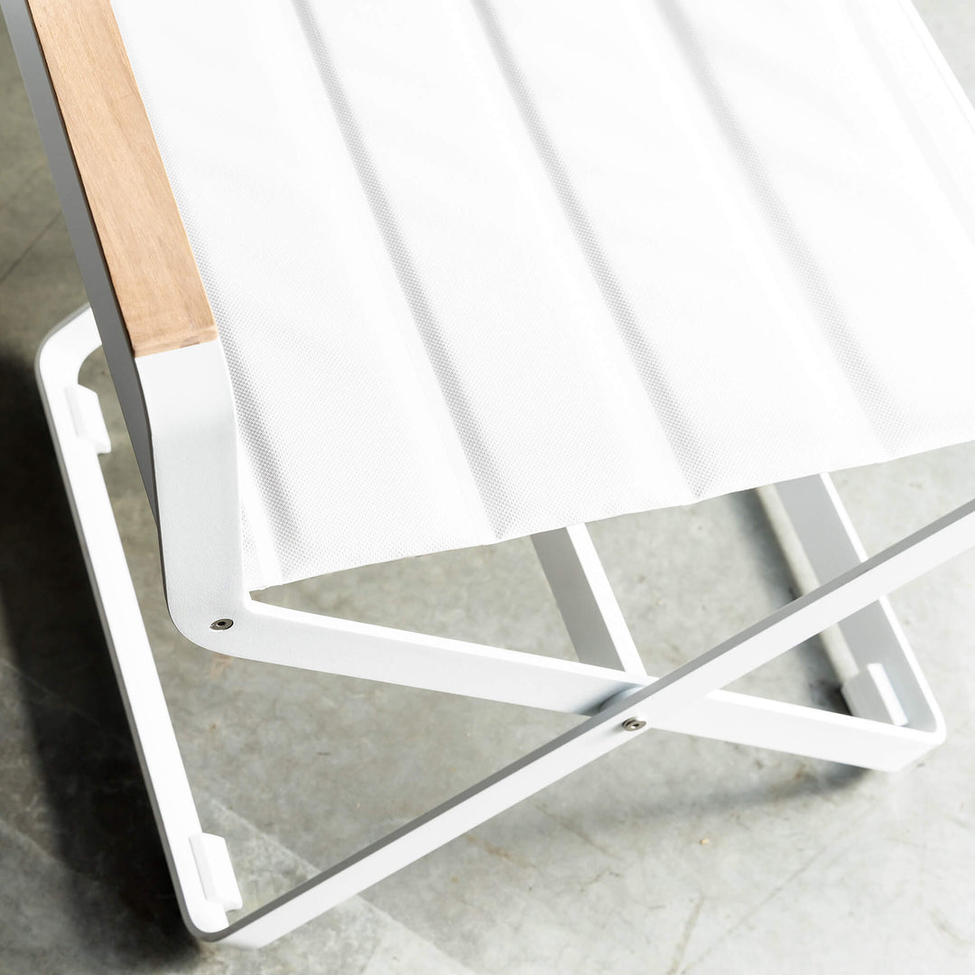 PALOMA OUTDOOR DIRECTOR CHAIR CLOSE UP  |  WHITE ALUMINIUM FRAME