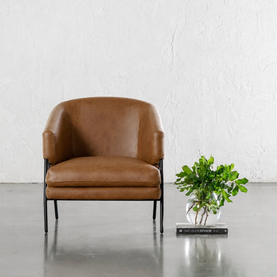 PILOTI ESSEN ARMCHAIR  |  DAKOTA SADDLE TAN
