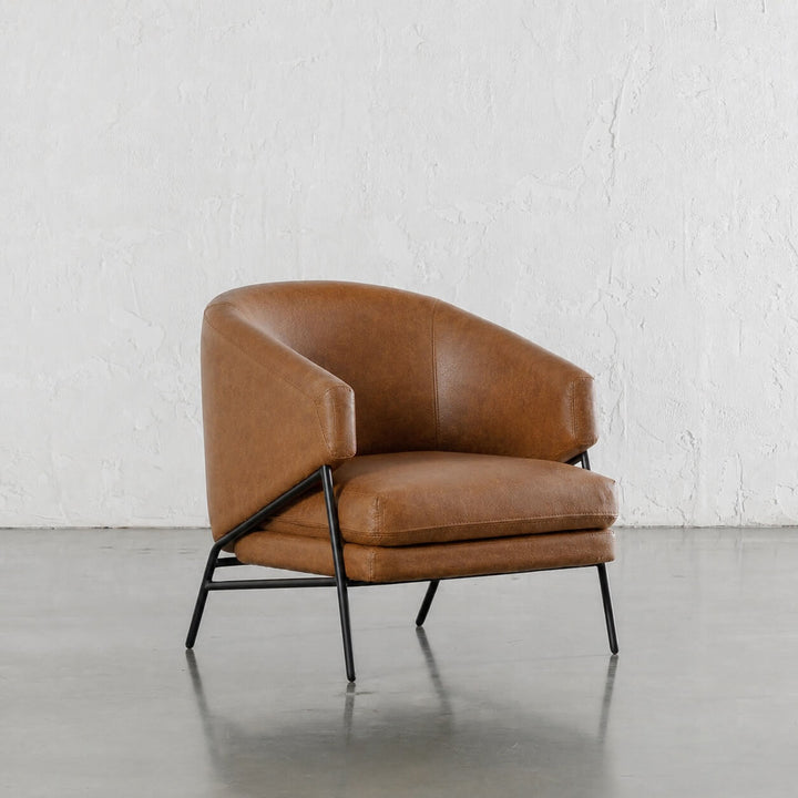 PILOTI ESSEN ARMCHAIR  |  DAKOTA SADDLE TAN