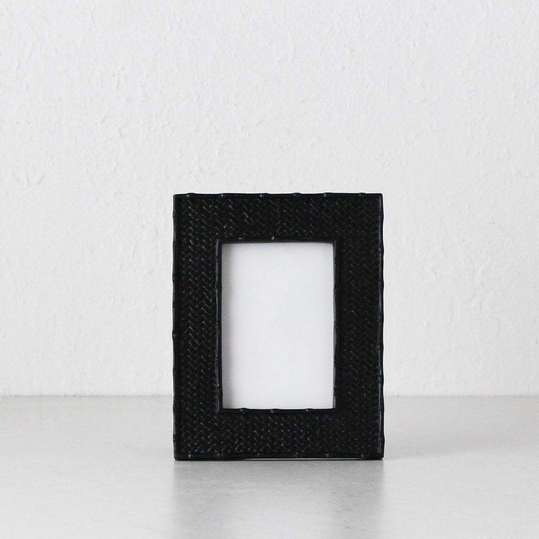 RAFFLES PHOTO FRAME | 4X6 | BLACK WEAVE