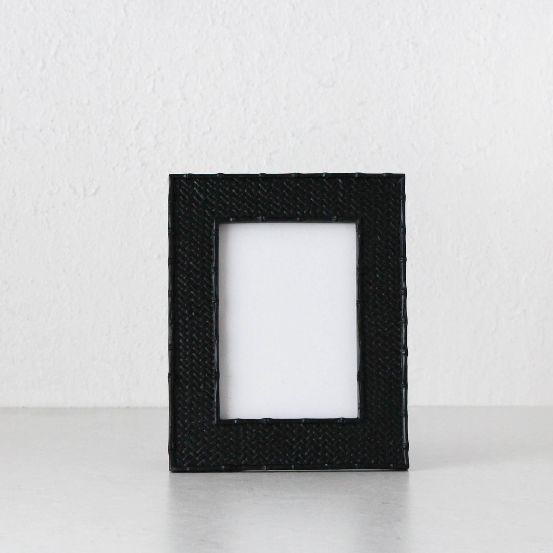 RAFFLES PHOTO FRAME  |  5X7  |  BLACK WEAVE