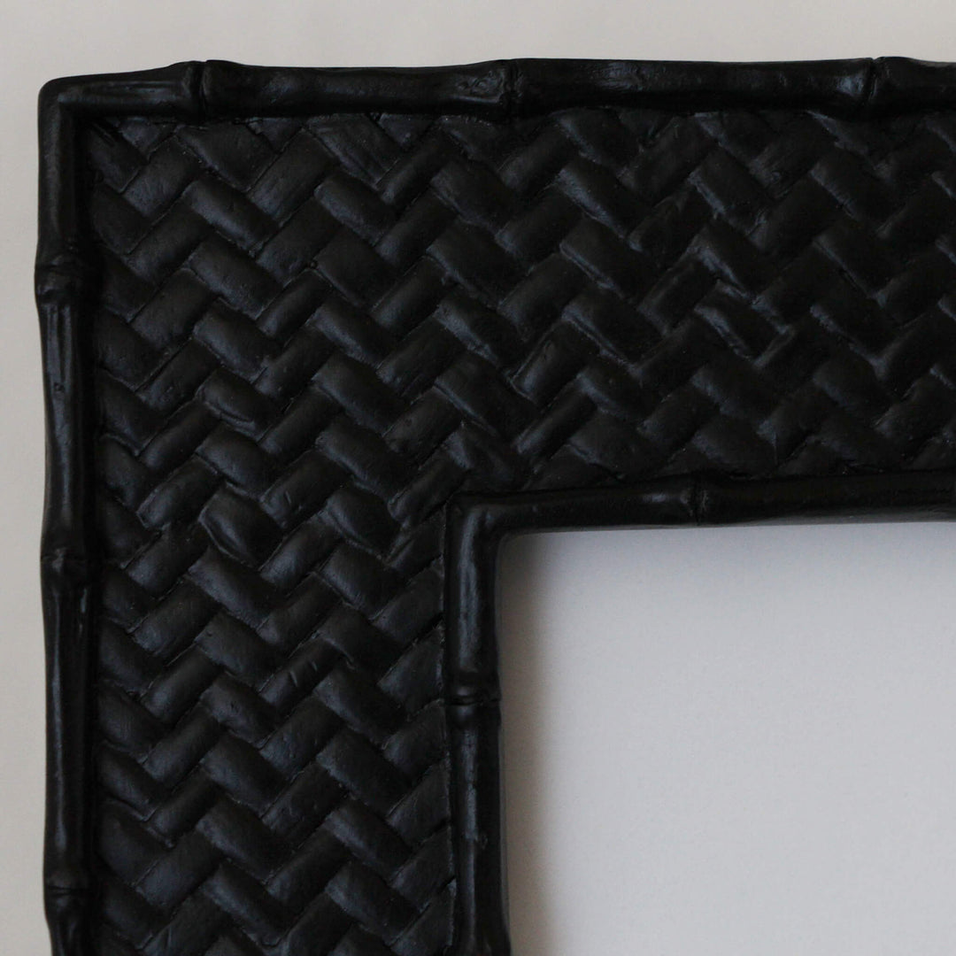 RAFFLES PHOTO FRAME | 5X7 | BLACK WEAVE | CLOSEUP