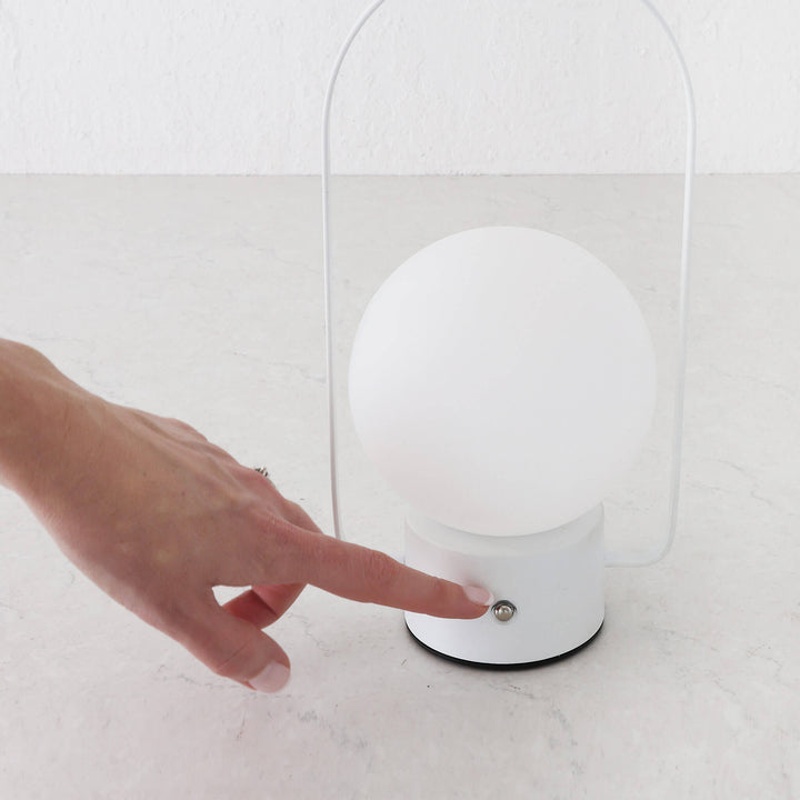 RIBEIRA BRAVA LED RECHARGEABLE LANTERN WITH HANDLE  |  26CM  |  WHITE