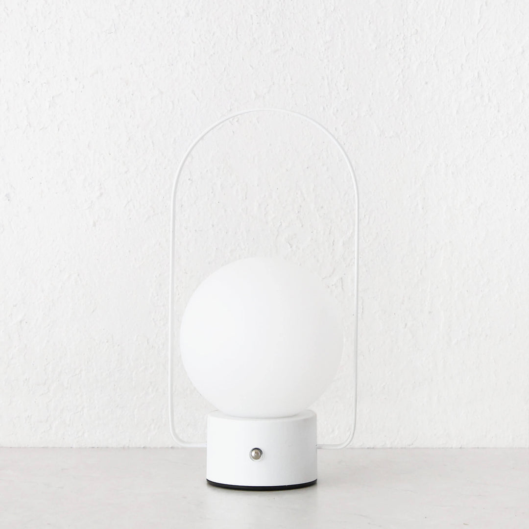 RIBEIRA BRAVA LED RECHARGEABLE LANTERN WITH HANDLE  |  26CM  |  WHITE