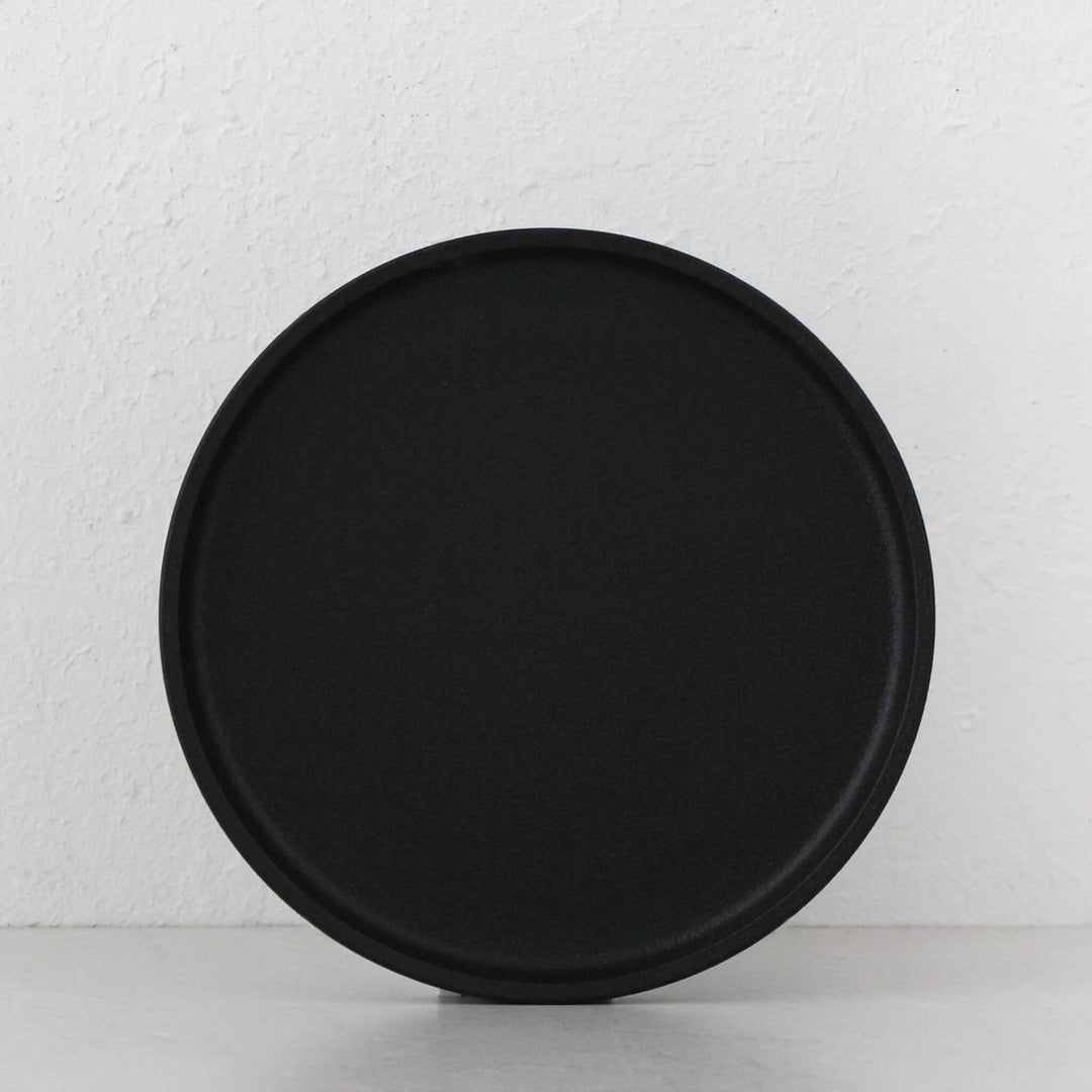 LBD EXCLUSIVE  |  ROBERT GORDON  |  PLATFORM DINNER PLATE  |  BLACK