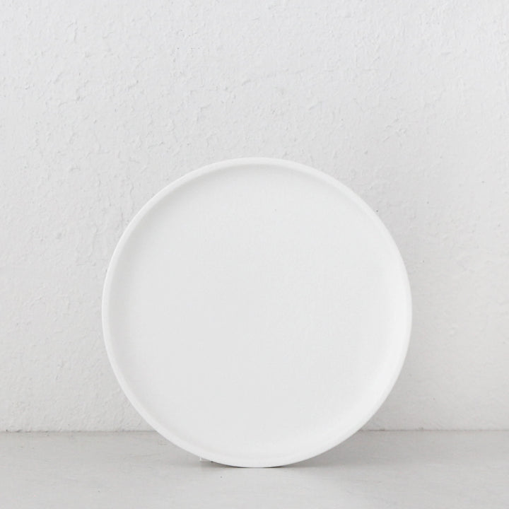 ROBERT GORDON  |  PLATFORM ENTREE PLATE  |  WHITE  |   LBD EXCLUSIVE