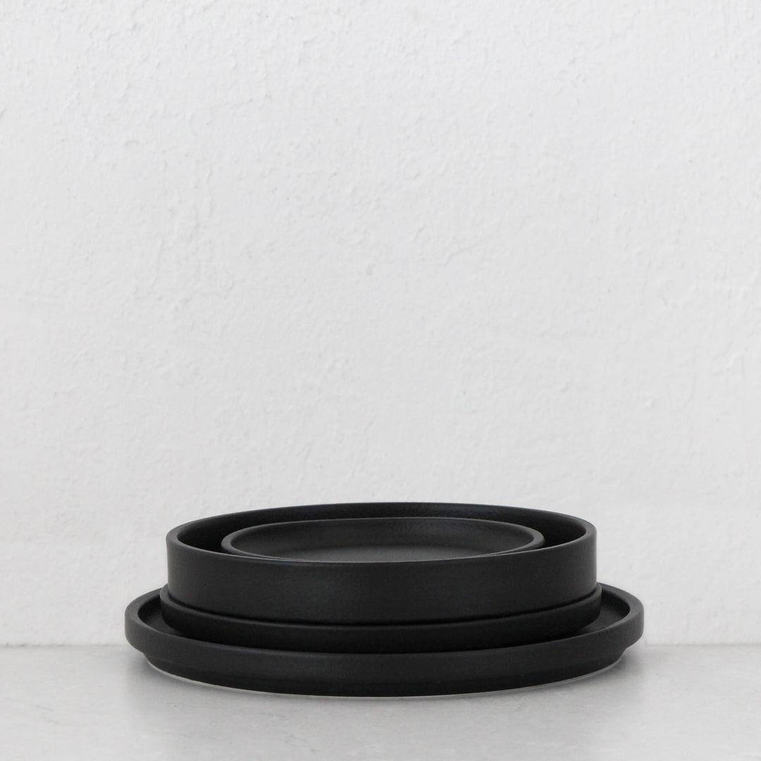 LBD EXCLUSIVE  |  ROBERT GORDON | PLATFORM DINNER SET  |  BLACK