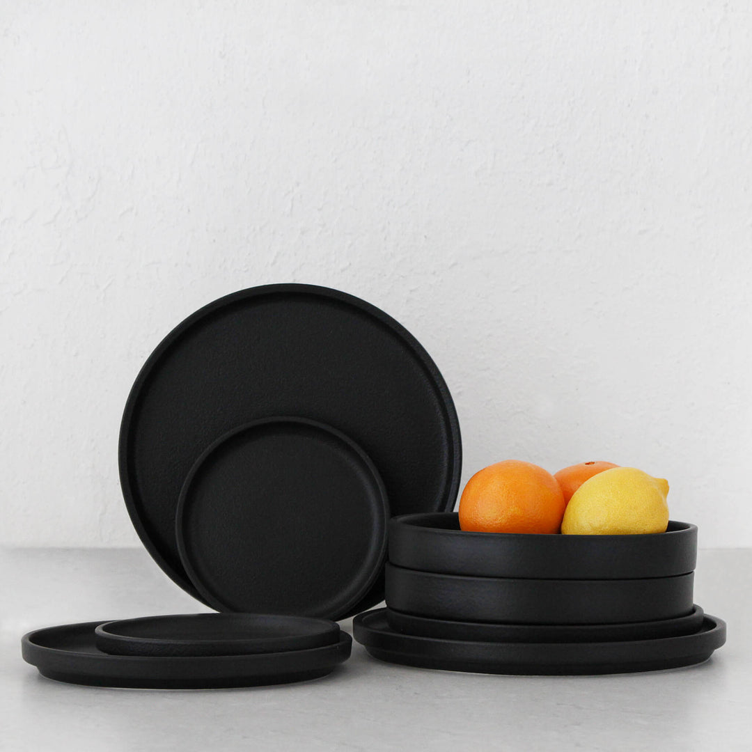 LBD EXCLUSIVE  |  ROBERT GORDON | PLATFORM DINNERWARE SET X2 | BLACK