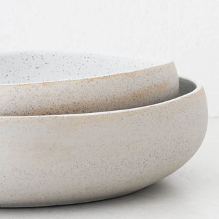 ROBERT GORDON  |  LARGE 27CM SERVING BOWL  |  GARDEN TO TABLE  |  NATURAL STONEWARE
