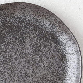 ROBERT GORDON EARTH  |   BLACK CLOSE UP