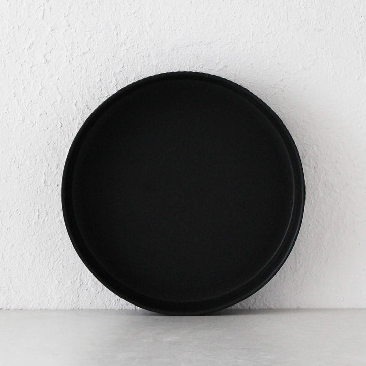 ROUND RIBBED CERAMIC SALAD BOWL  |  MATTE BLACK