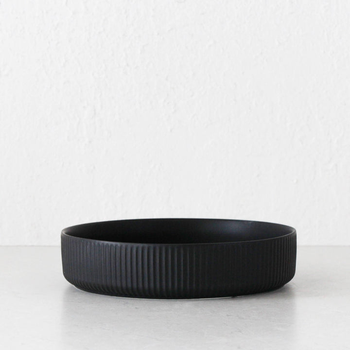 ROUND RIBBED CERAMIC SALAD BOWL | MATTE BLACK