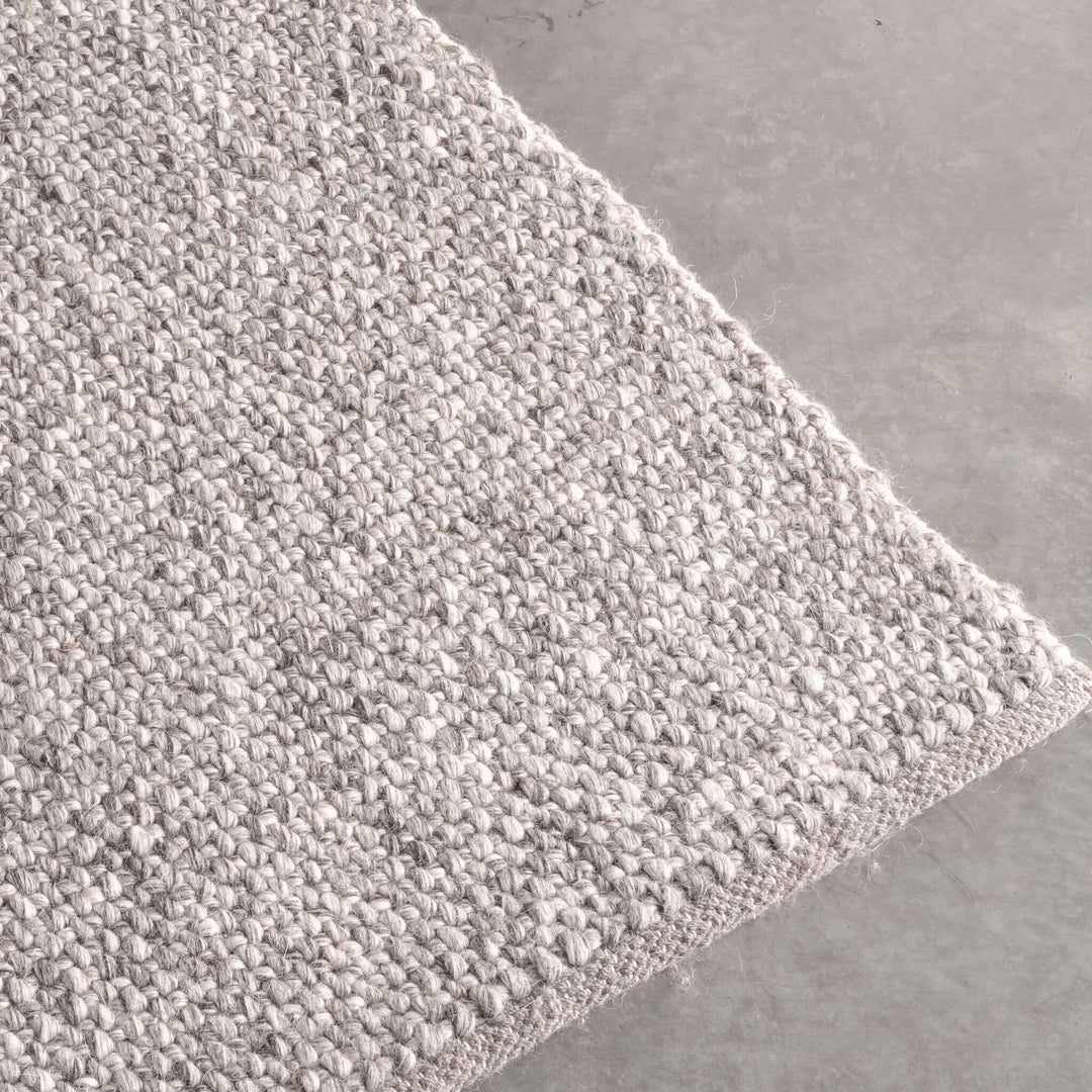 HAND TUFTED RUNNERS  |  ROMANA ASH GREY - close up