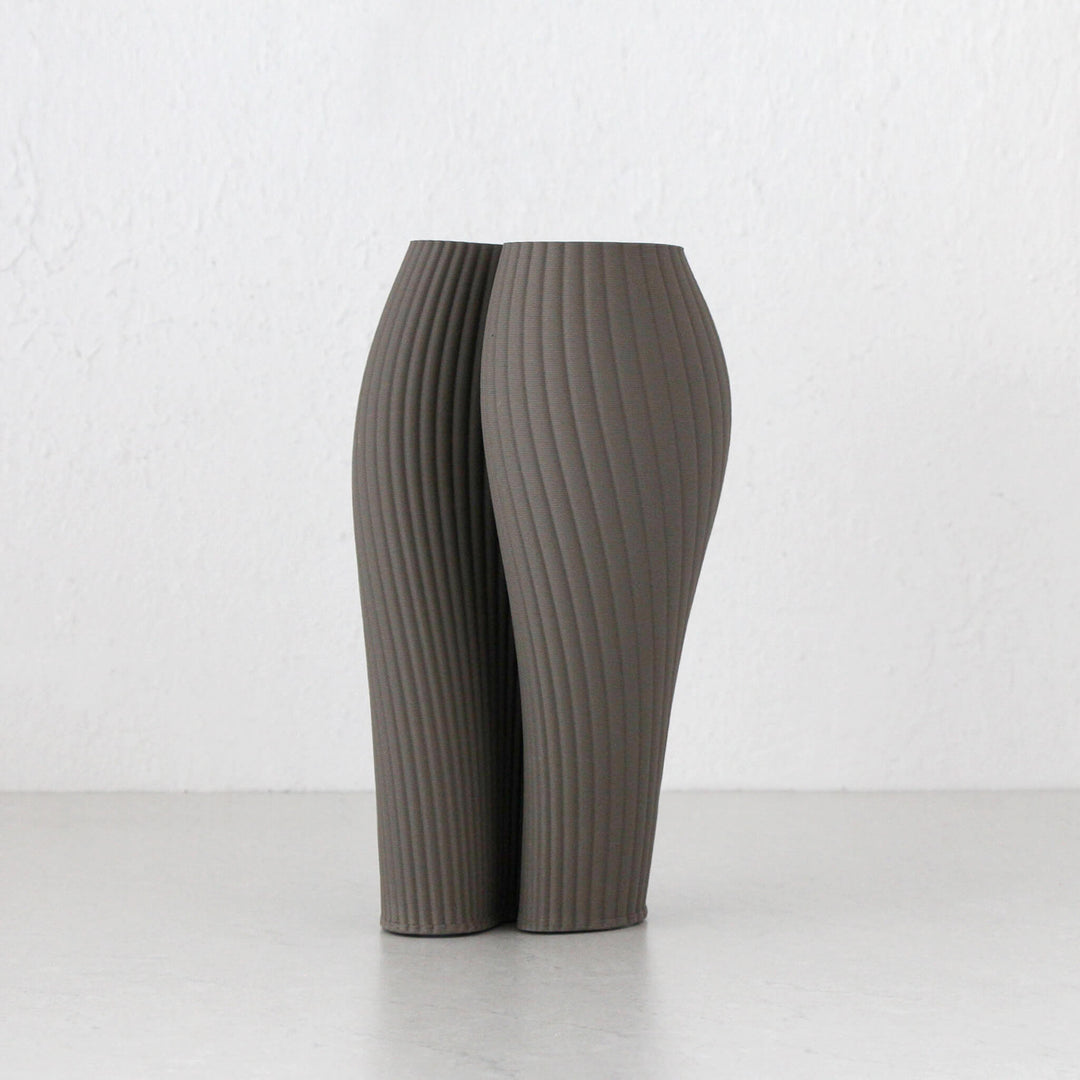 RUBY VASE 33CM  |  TAN