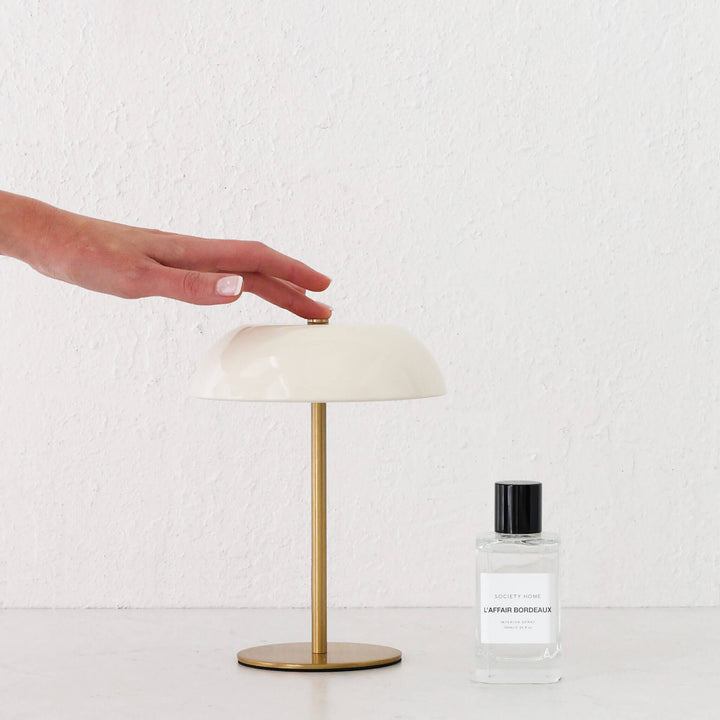 SAO MARTINHO DOME LED RECHARGEABLE LAMP | 21CM | OFF WHITE + ANTIQUE BRASS