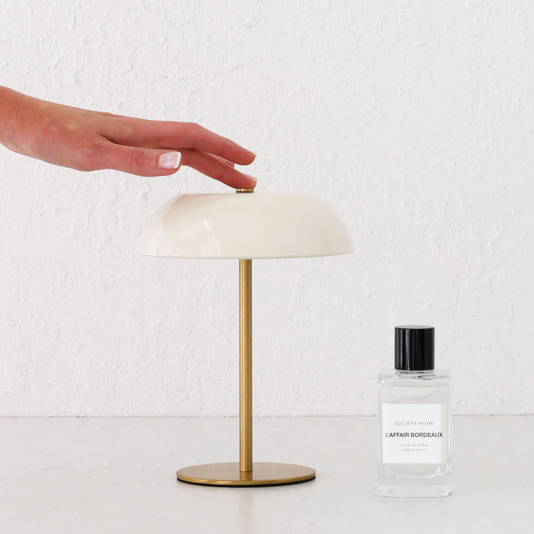 SAO MARTINHO DOME LED RECHARGEABLE LAMP  |  21CM  |  OFF WHITE + ANTIQUE BRASS