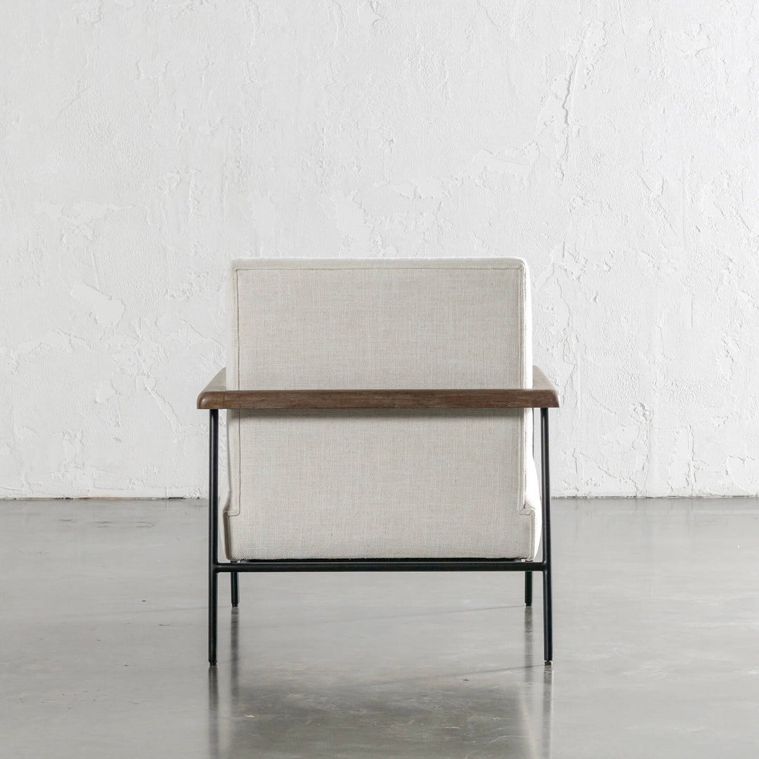 SAUVAGE ESSAN ARMCHAIR  |  SKIMMING STONE WHITE