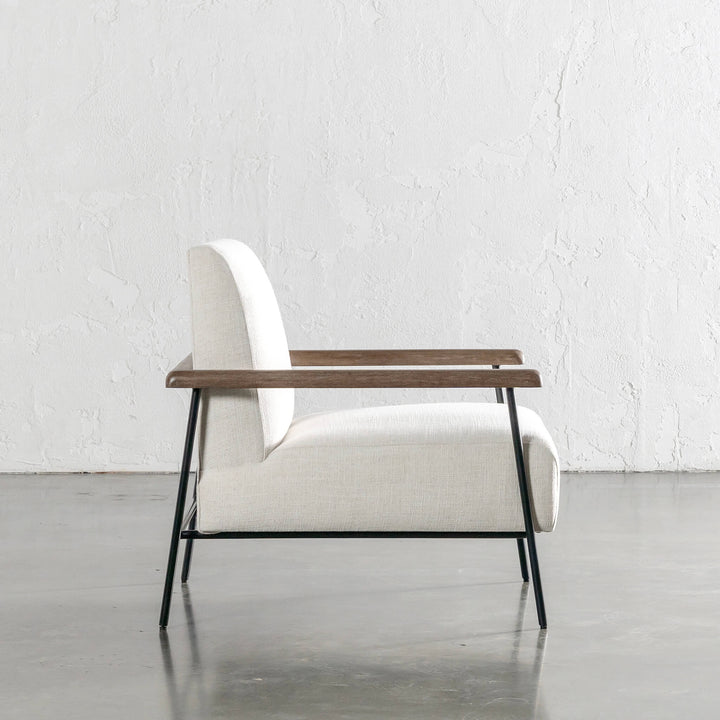 SAUVAGE ESSAN ARMCHAIR  |  SKIMMING STONE WHITE