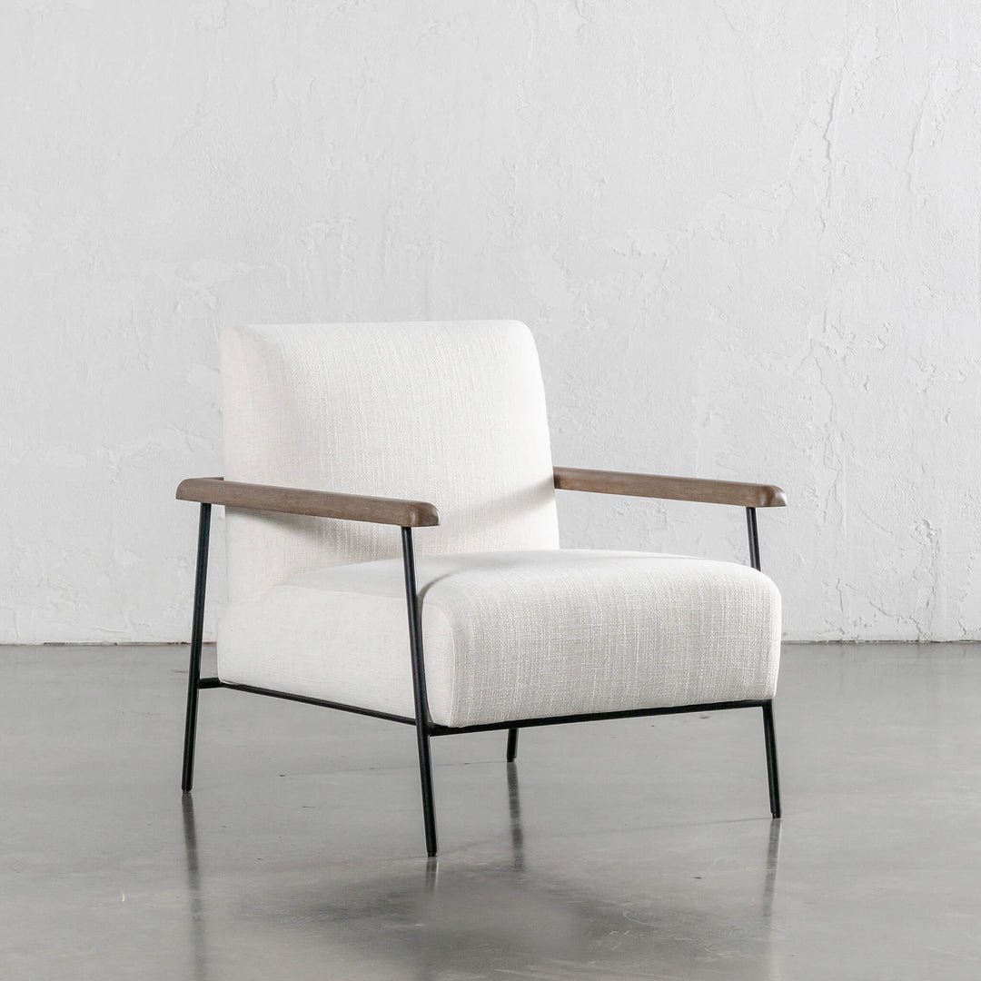 SAUVAGE ESSAN ARMCHAIR  |  SKIMMING STONE WHITE