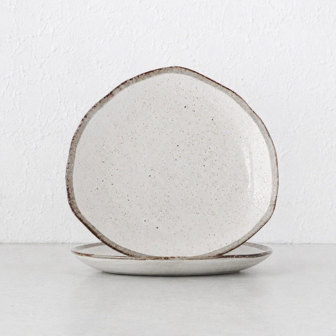 SHIROKARATSU CERAMIC LARGE TRIANGULAR PLATTER  |  NATURAL GLAZE  |  27CM