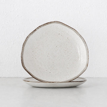 SHIROKARATSU CERAMIC LARGE TRIANGULAR PLATTER  |  NATURAL GLAZE  |  27CM