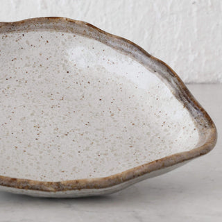 SHIROKARATSU CERAMIC LEAF PLATE  |  NATURAL GLAZE  |  17CM