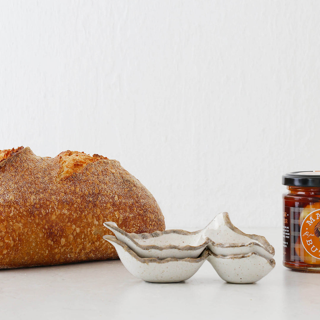 SHIROKARATSU CERAMIC LEAF DISH |  NATURAL GLAZE | 13.5CM