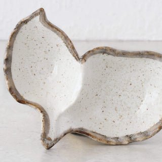SHIROKARATSU CERAMIC LEAF DISH |  NATURAL GLAZE | 13.5CM
