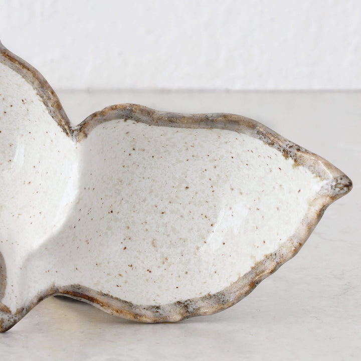 SHIROKARATSU CERAMIC LEAF DISH |  NATURAL GLAZE | 13.5CM