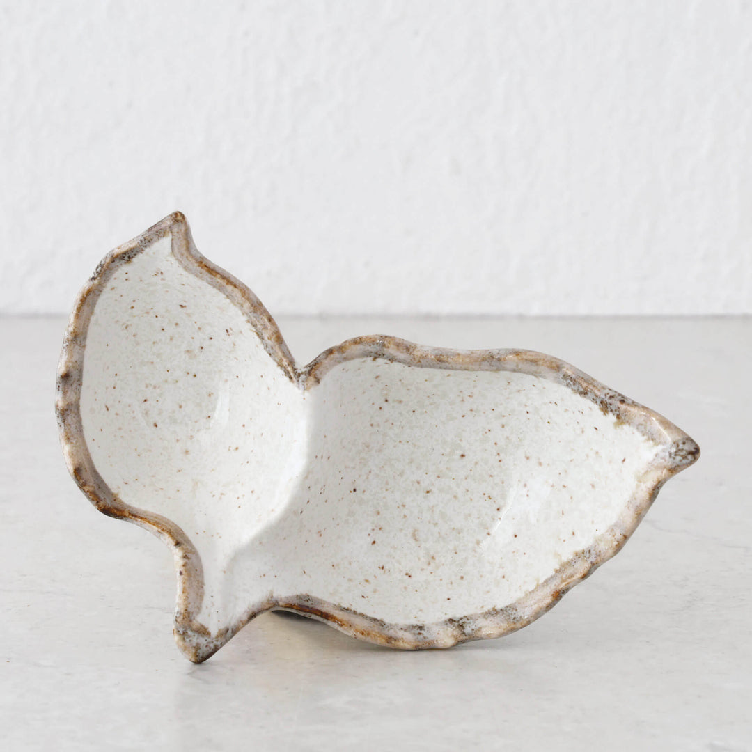 SHIROKARATSU CERAMIC LEAF DISH |  NATURAL GLAZE | 13.5CM