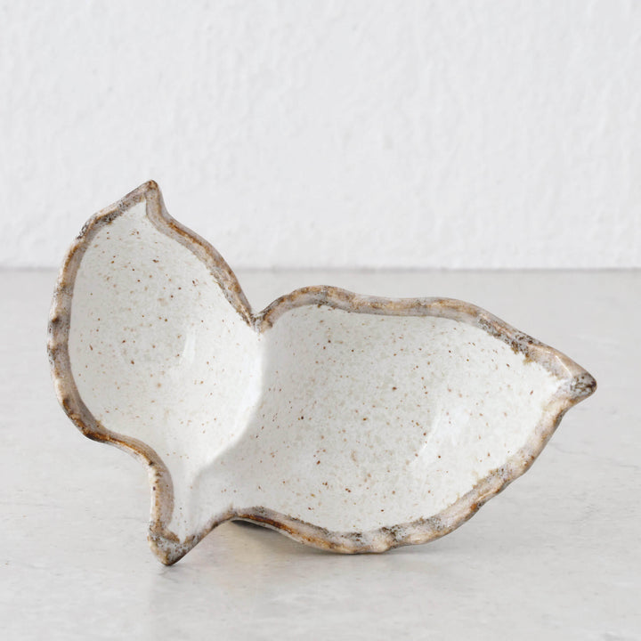 SHIROKARATSU CERAMIC LEAF DISH |  NATURAL GLAZE | 13.5CM
