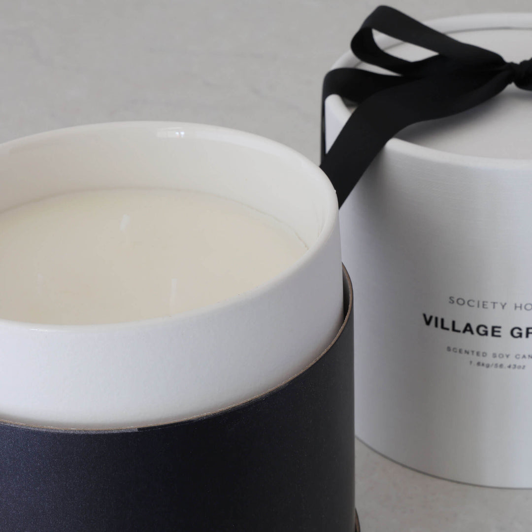 SOCIETY HOME  |  SCENTED SOY CANDLE  |  1.6KG  |  VILLAGE GREEN