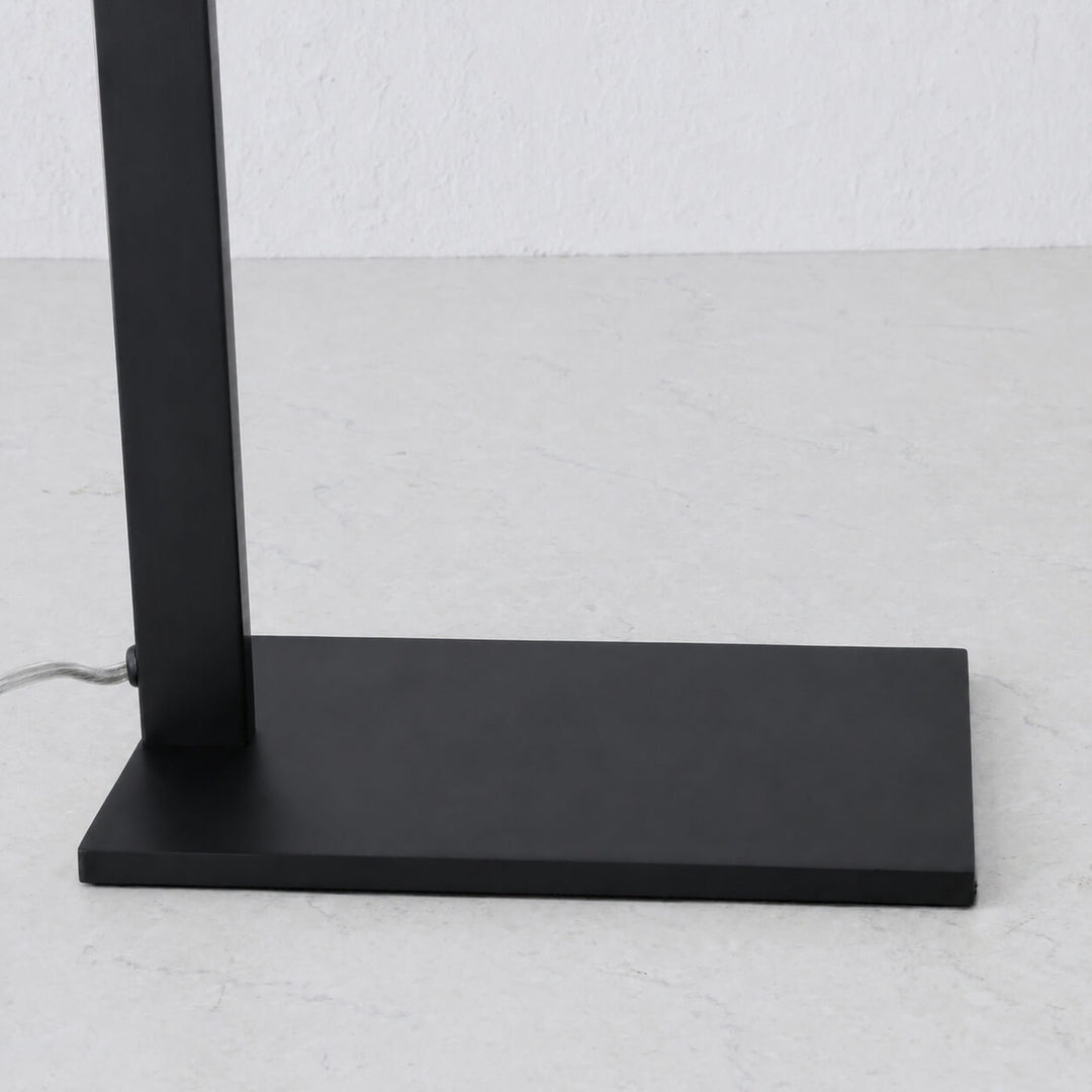 SANTANA FLOOR LAMP  |  175CM  | BLACK METAL + WHITE LINEN