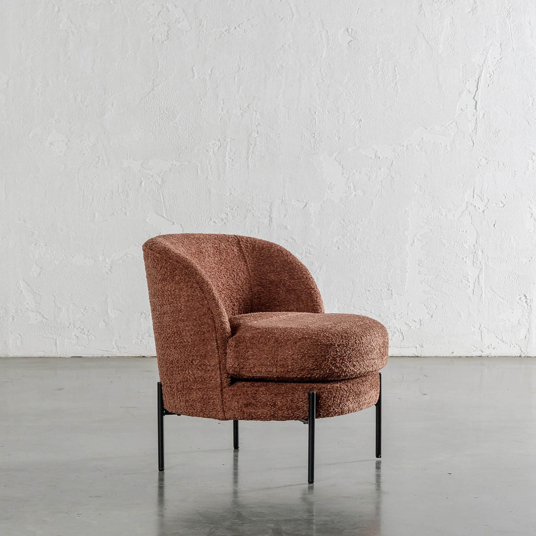 SEVILLA MODERNA TUB CHAIR ANGLED  |  CARMEN RUST BOUCLE