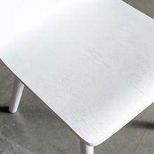 TAMIERA DINING CHAIR  |  WHITE GRAIN  |  CLOSE UP
