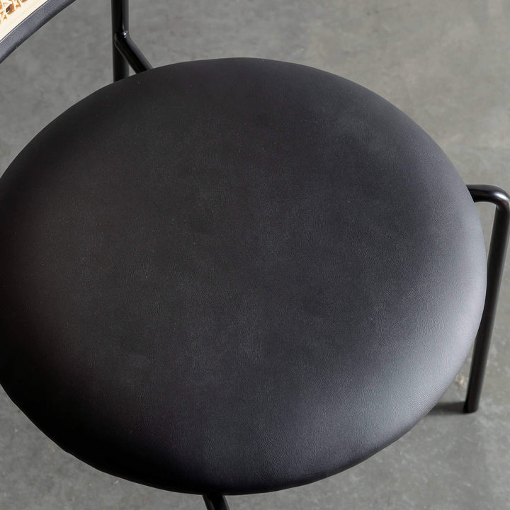 TORSBY INDOOR/OUTDOOR BAR CHAIR | NOIR BLACK | SEAT CLOSEUP