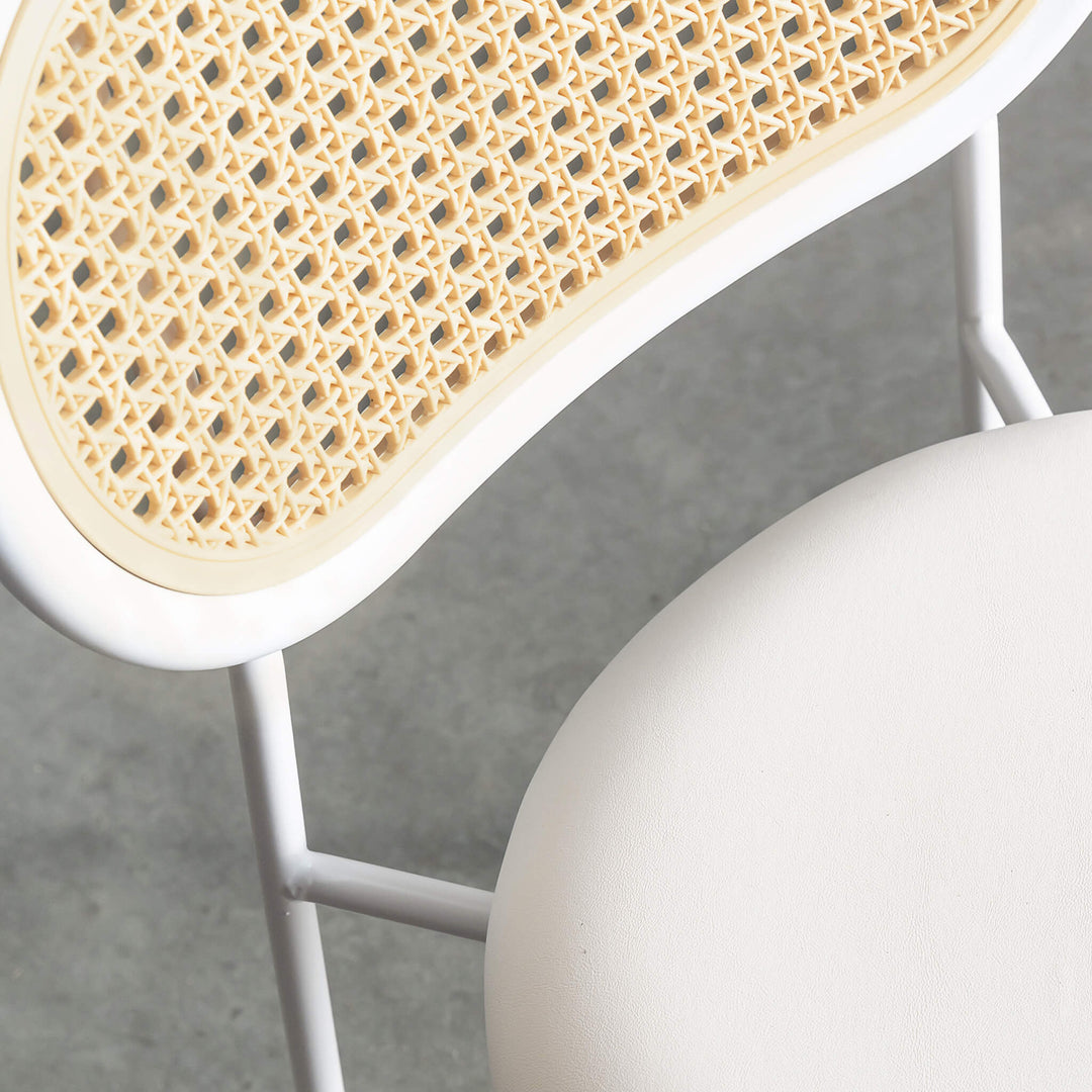 TORSBY INDOOR/OUTDOOR BAR CHAIR | WHITE | CLOSEUP