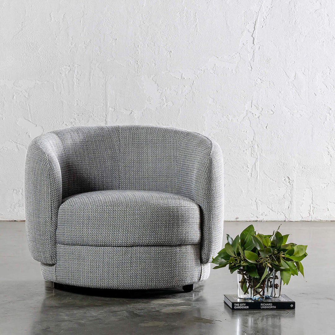 TRAVECY CURVED ARMCHAIR  |  PEPPER HAZE WEAVE