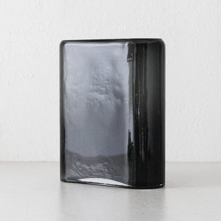 TULLY WAVE GLASS VASE  |  CHARCOAL OPAQUE GLASS  |  MEDIUM